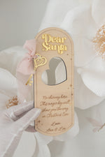 Load image into Gallery viewer, Christmas Key Door hanger Heart

