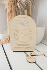 Load image into Gallery viewer, Father’s Day WORLD Handprints Arch Plaque Stand Wood
