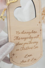 Load image into Gallery viewer, Christmas Key Door hanger Heart
